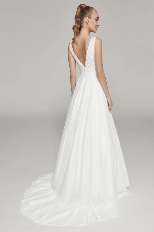 A-line bridal dress made of high quality chiffon