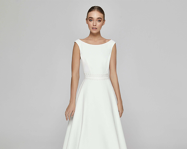 Back in Style: Button Details for the Classic Boat Neck Wedding Dress