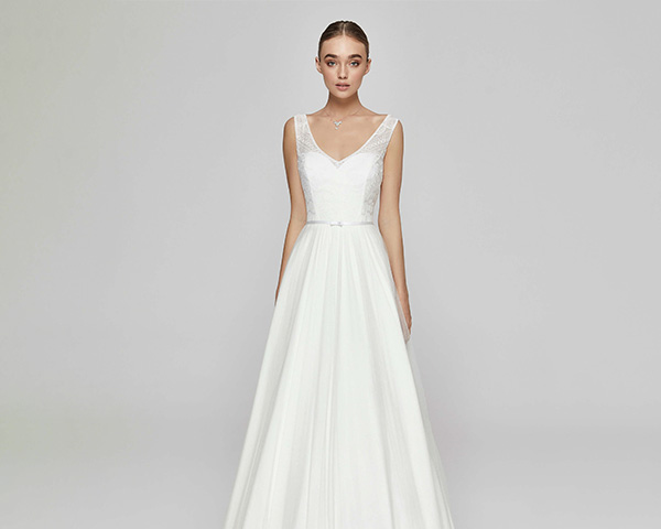 Are Long-Sleeved Wedding Dresses Worth The Hype?