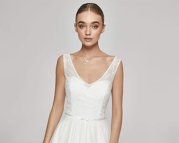 Be Informed of Your Wedding Dress Necklines! How To Pick The Right One?
