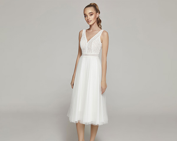 Short Lace Wedding Dress: A Perfect Blend of Elegance and Comfort